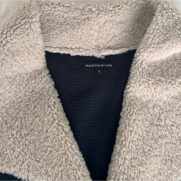 Cardigan - Picture 3 of 5